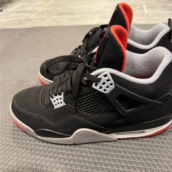 Bred 4 Jordan’s!! Great conditon!!